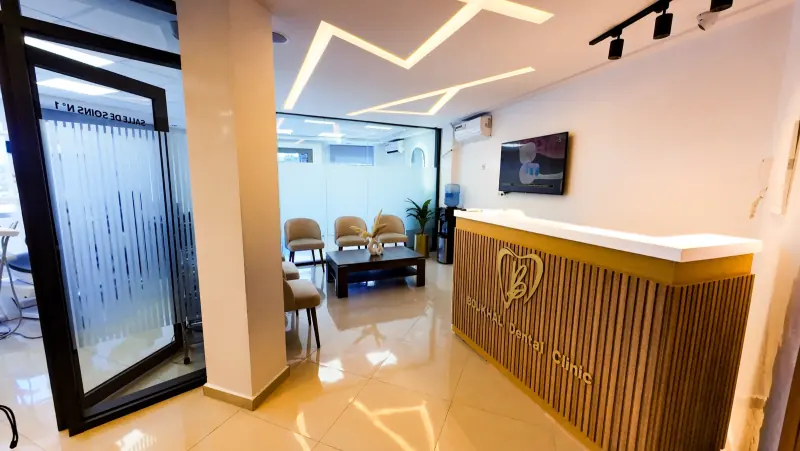 Comptoir de réception du cabinet Boukhal Dental Clinic