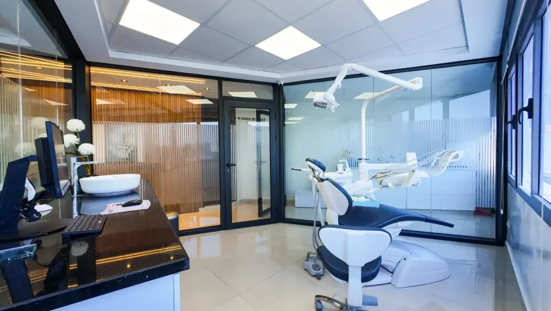 Deuxième salle de soins du cabinet dentaire à Rabat